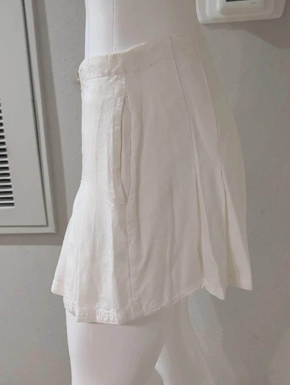 O'Neill White Pleated Viscose Shorts Women's Large